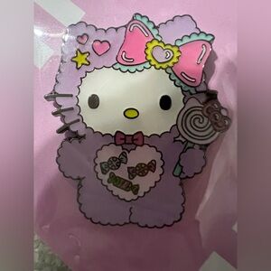 Hello kitty pin 💜💝